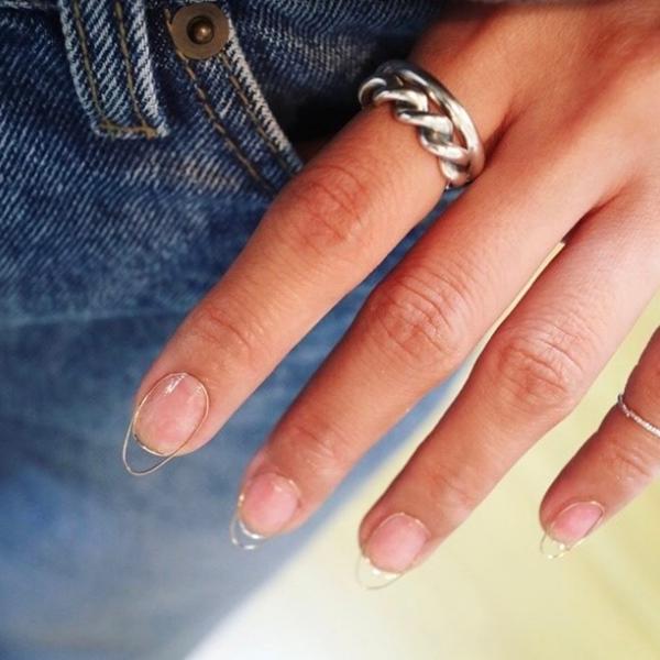 Новият “стъклен маникюр”, който покори Instagram