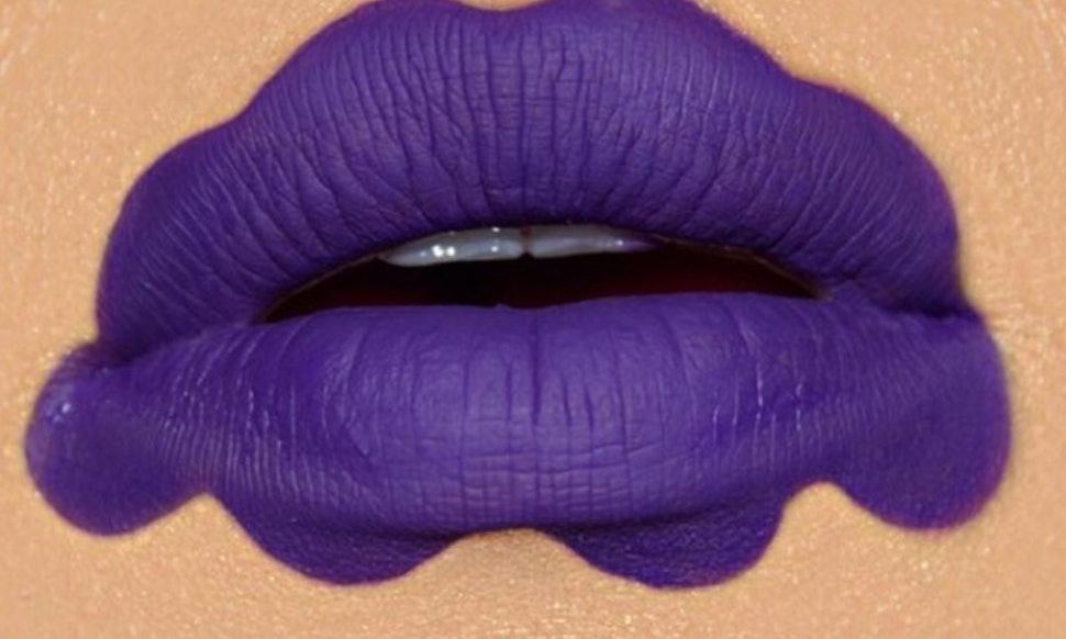 Squiggle Lips Makeup