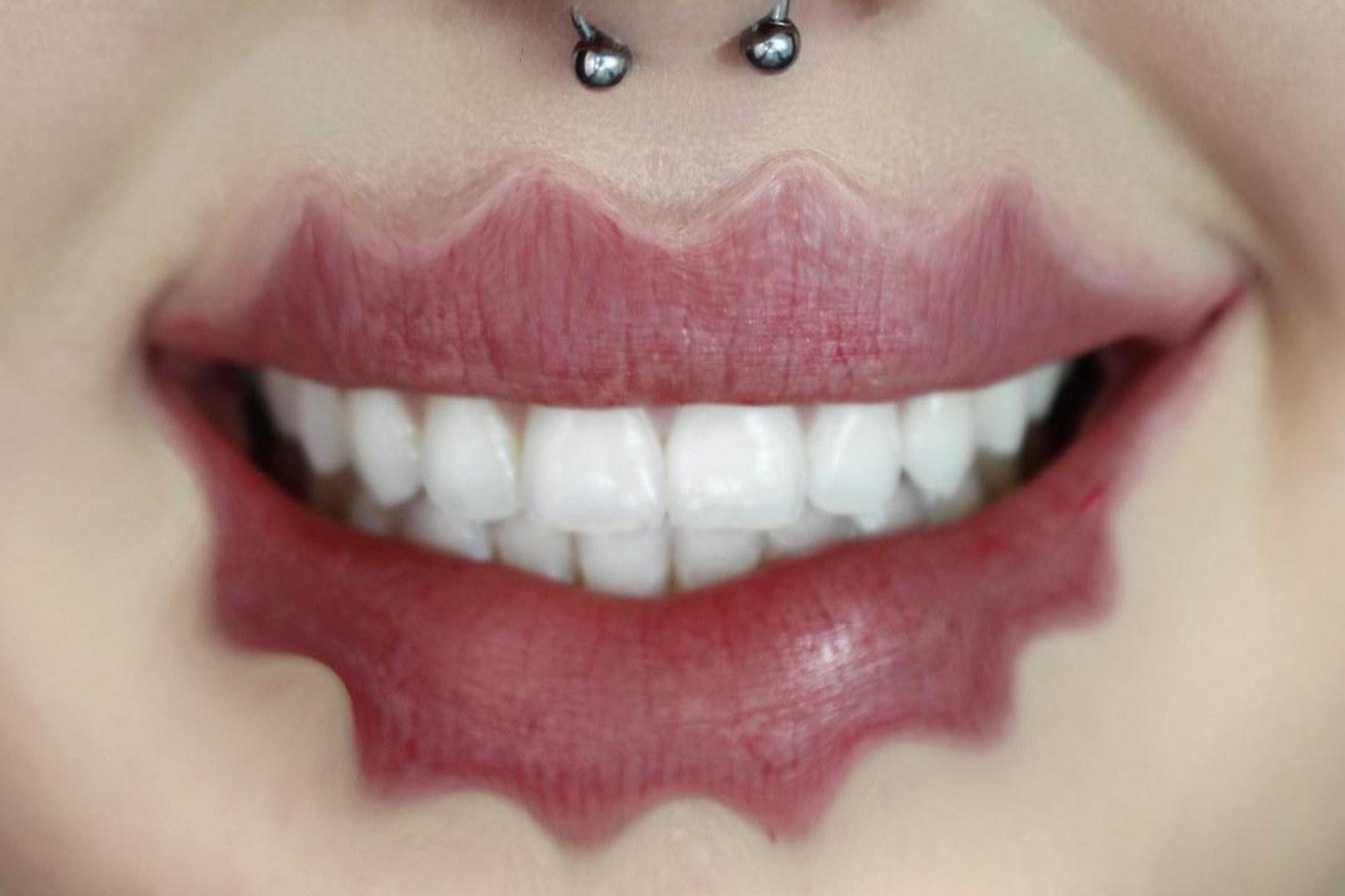 Squiggle Lips Makeup
