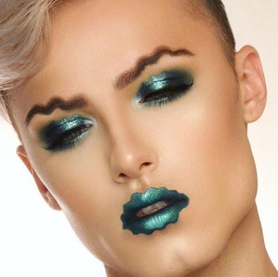 Squiggle Lips Makeup