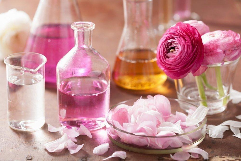 10 Rose Water Benefits: