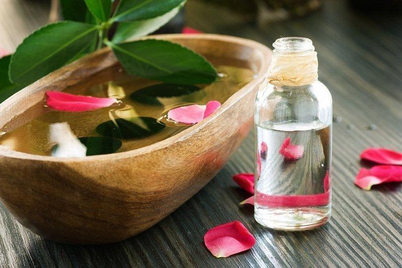 10 Rose Water Benefits: